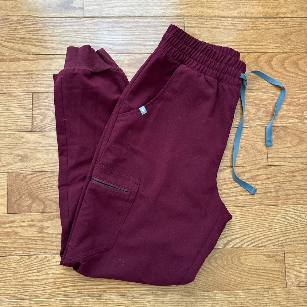 Figs Maroon scrub bottoms - jogger style
